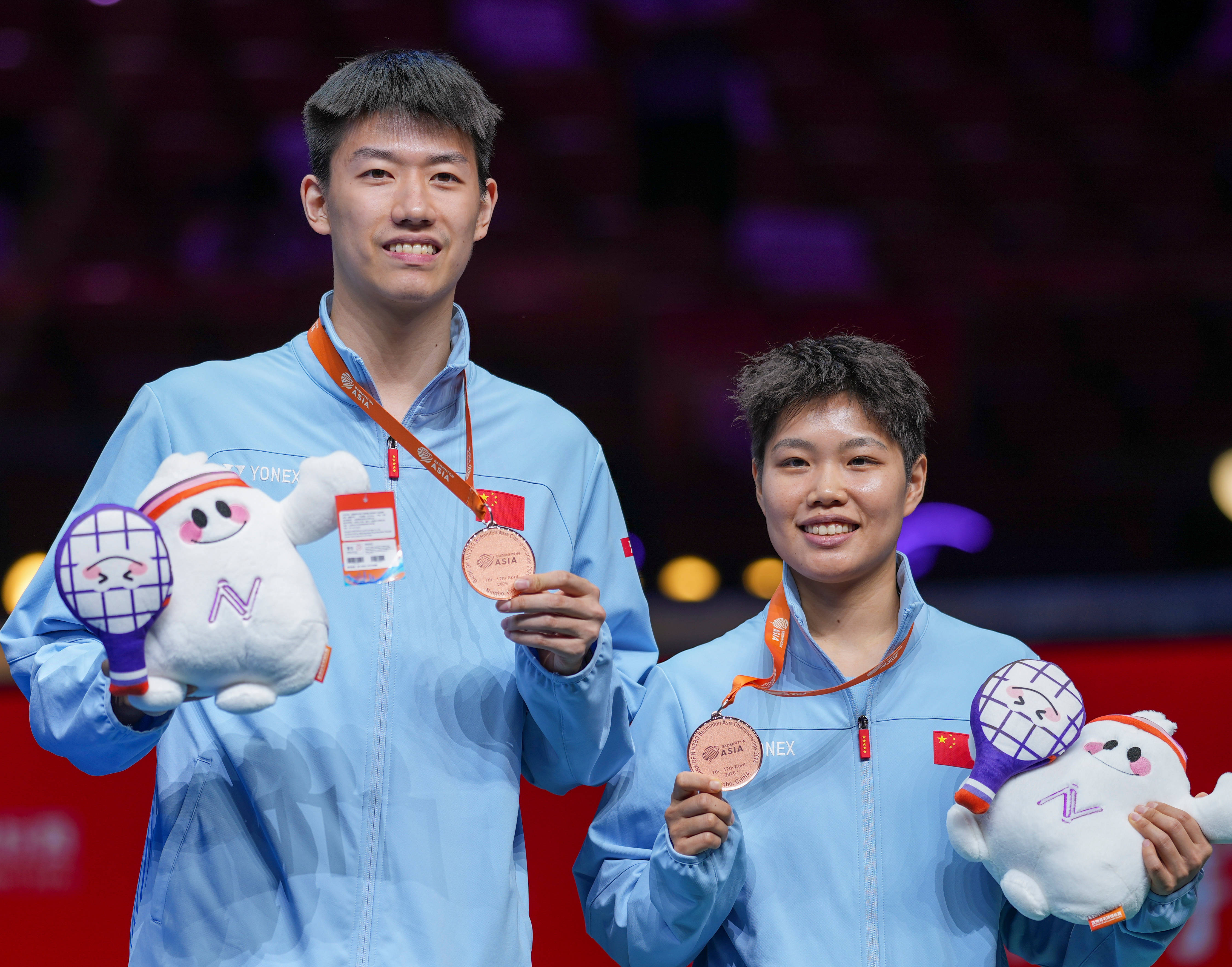 （体育）羽毛球——亚锦赛：混双颁奖仪式举行